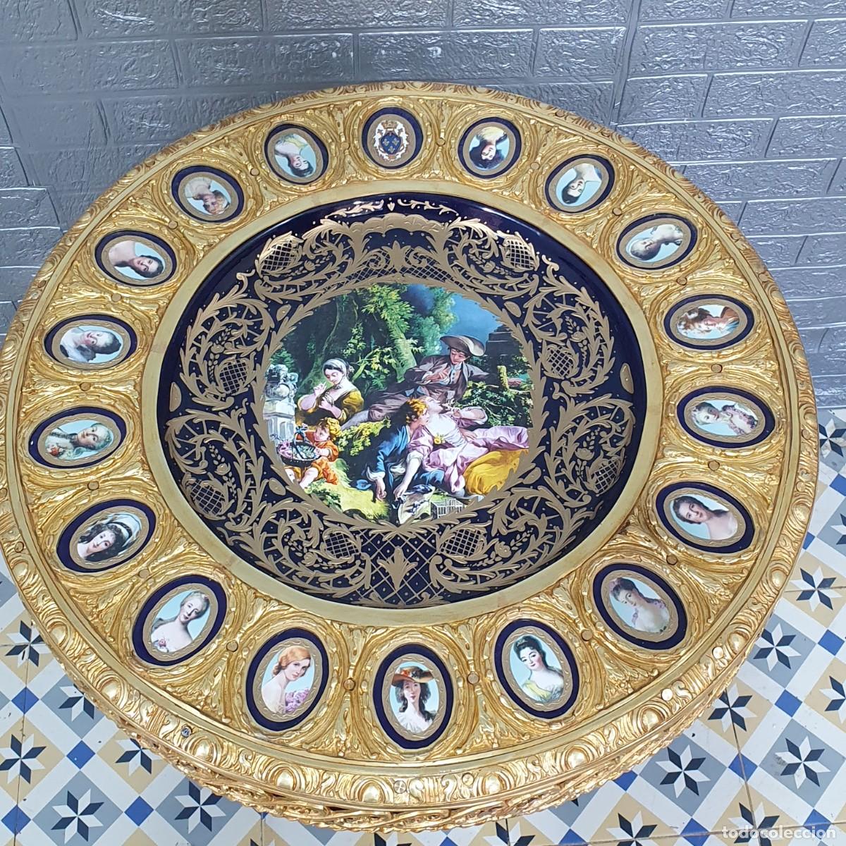 Antig&uuml;edades: Mesa auxiliar porcelana y bronce - Foto 4