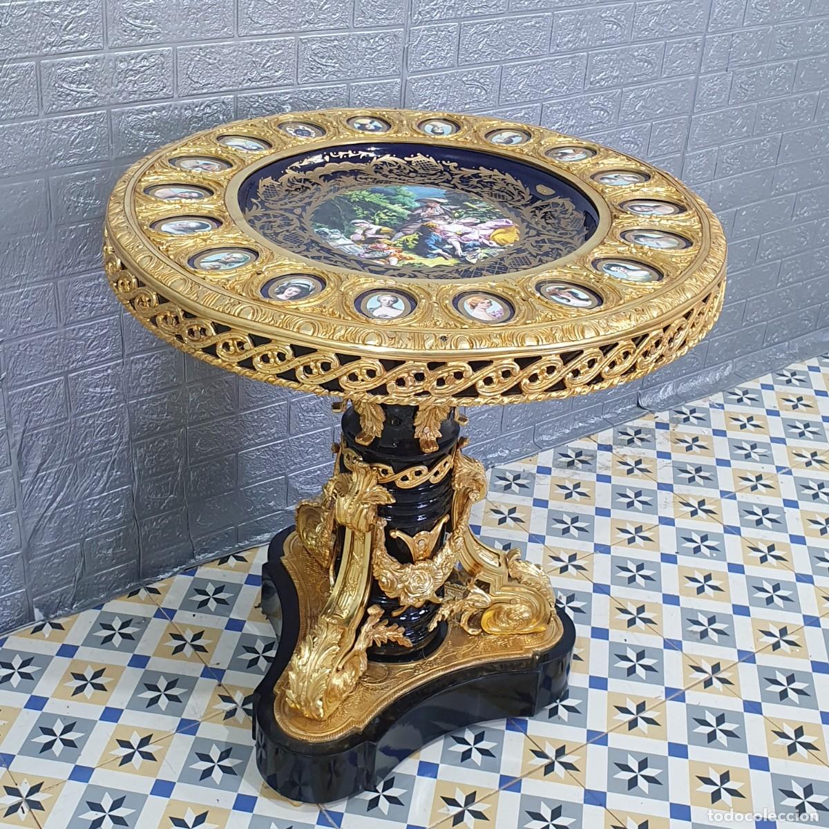 Antig&uuml;edades: Mesa auxiliar porcelana y bronce - Foto 5