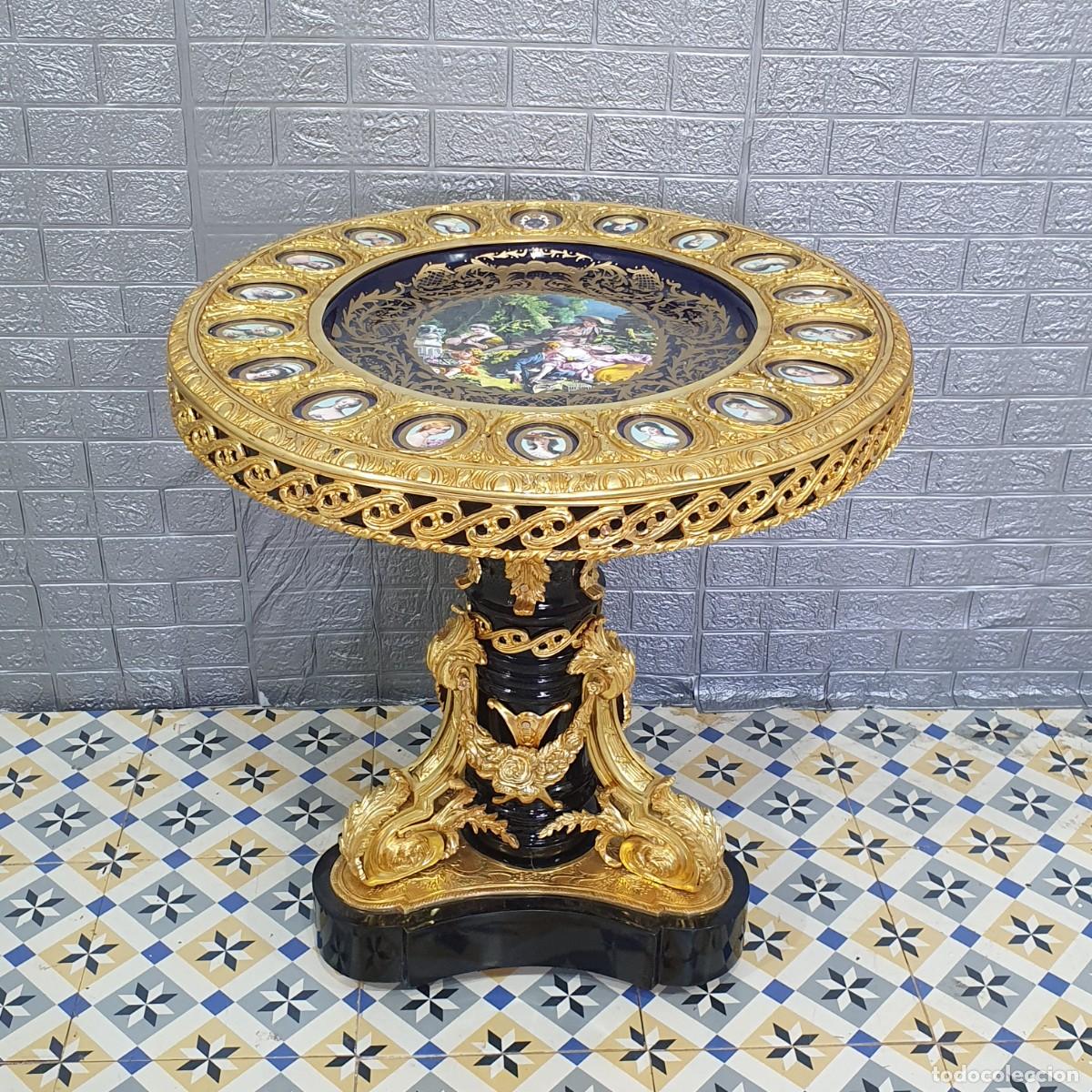 Antig&uuml;edades: Mesa auxiliar porcelana y bronce - Foto 6