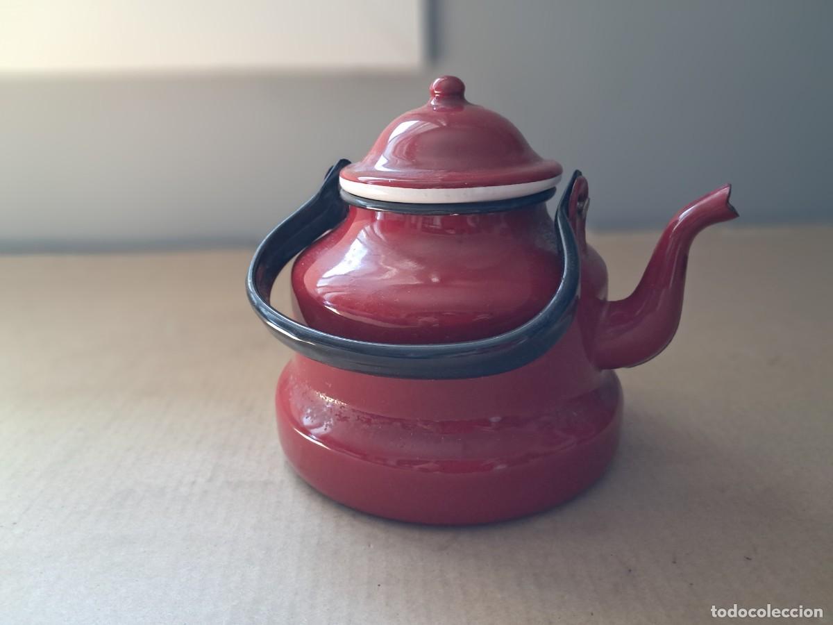 Antig&uuml;edades: CAFETERA ROJA OSCURA ESMALTADA - Foto 1