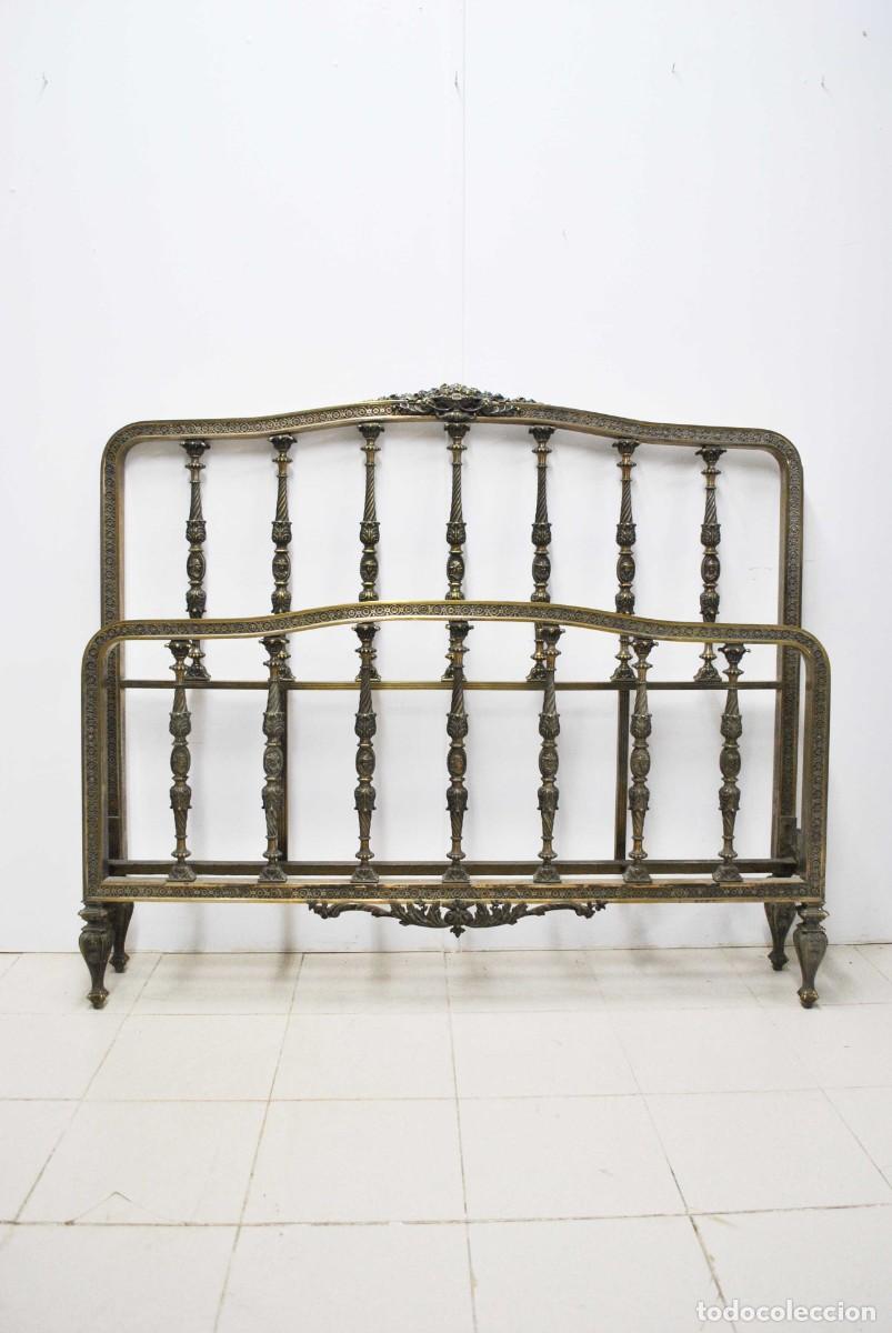 Antig&uuml;edades: CAMA ANTIGUA DE BRONCE DORADO - Foto 1