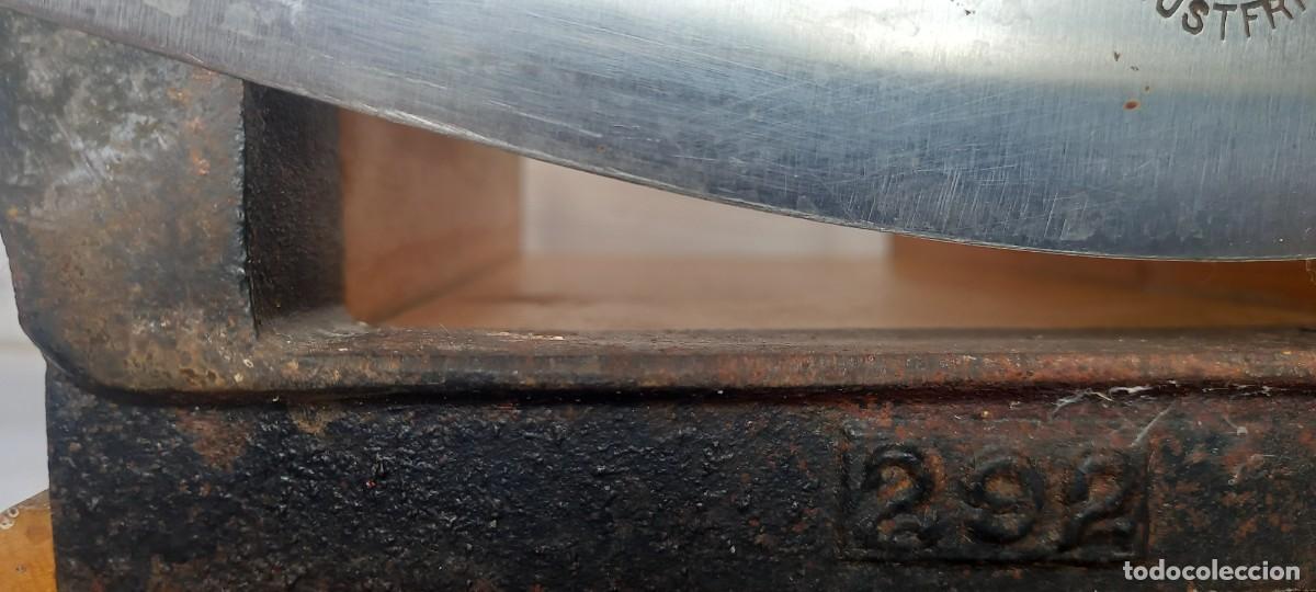 Antig&uuml;edades: Cortadora de pan Raadvad antigua - Foto 4