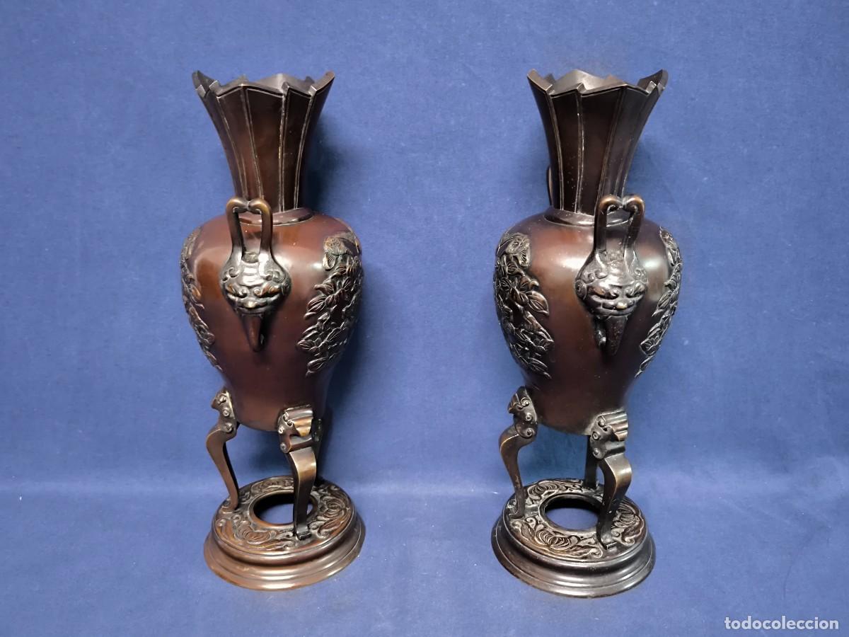 Antig&uuml;edades: PAREJA DE JARRONES ORIENTALES DE BRONCE EPOCA 1900 - Foto 3