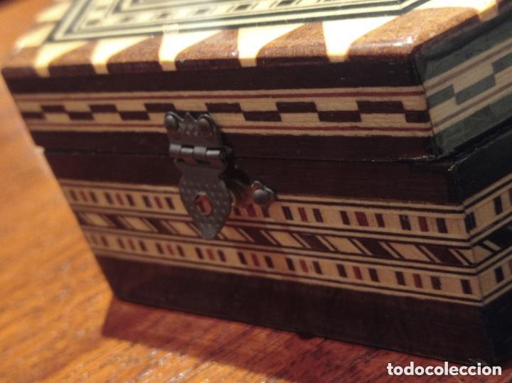 Antig&uuml;edades: Caja taracea granadina nazari - Foto 5