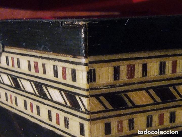 Antig&uuml;edades: Caja taracea granadina nazari - Foto 4