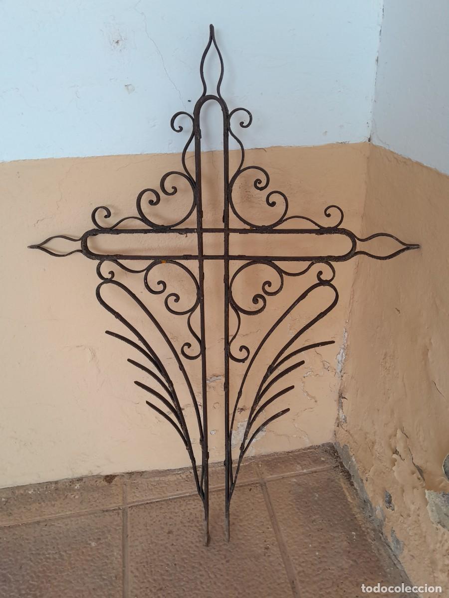 Antig&uuml;edades: Cruz de hierro antigua. - Foto 1