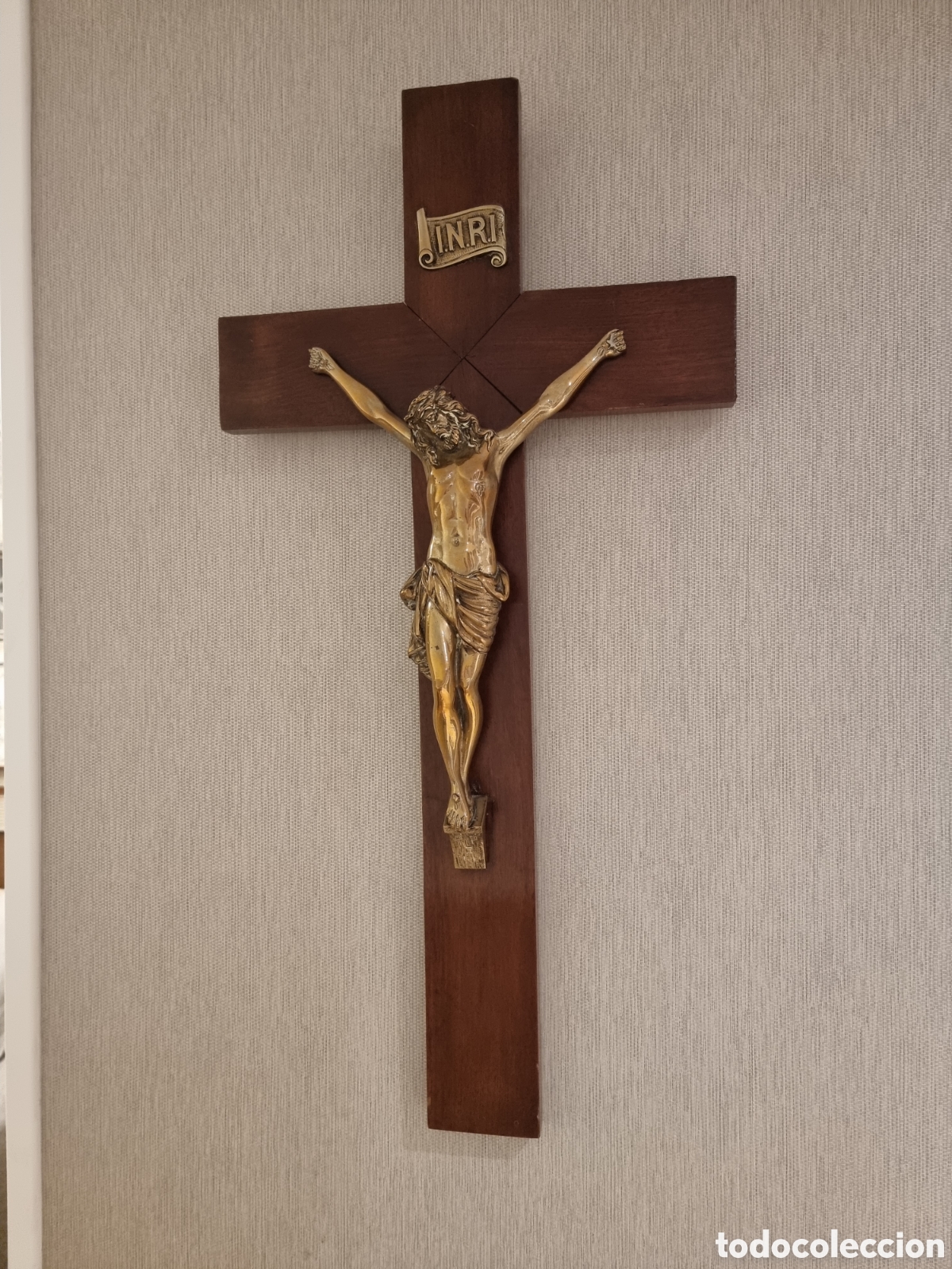 Antig&uuml;edades: Crucifijo de madera y bronce 70x35 - Foto 1