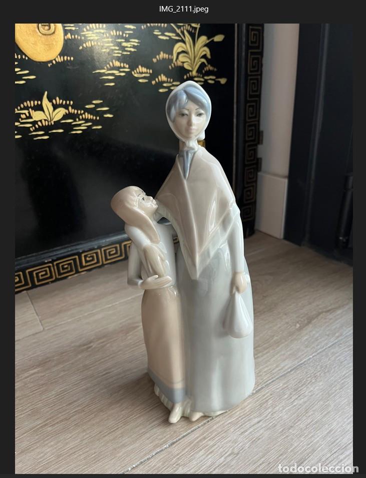 Antiguidades: Figura porcelana Pastora con Hija Casades 26 cm.