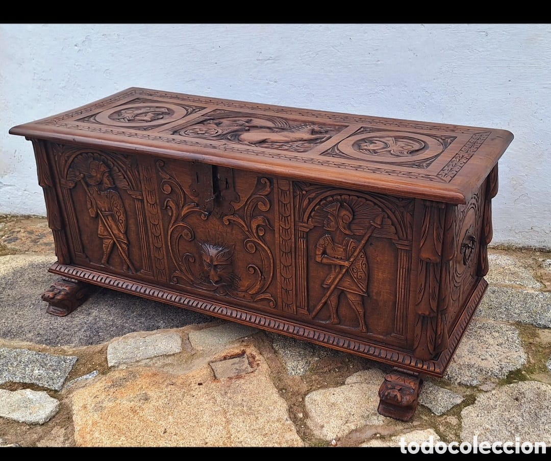 Antig&uuml;edades: Cofre de madera tallado a mano - Foto 2