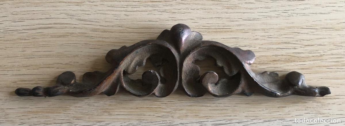 Antiquit&eacute;s: REMATE BARROCO, EMBELLECEDOR - Medidas: 19,5 cm x 4.5 cm x 1,3 cm - Peso: 25 g.