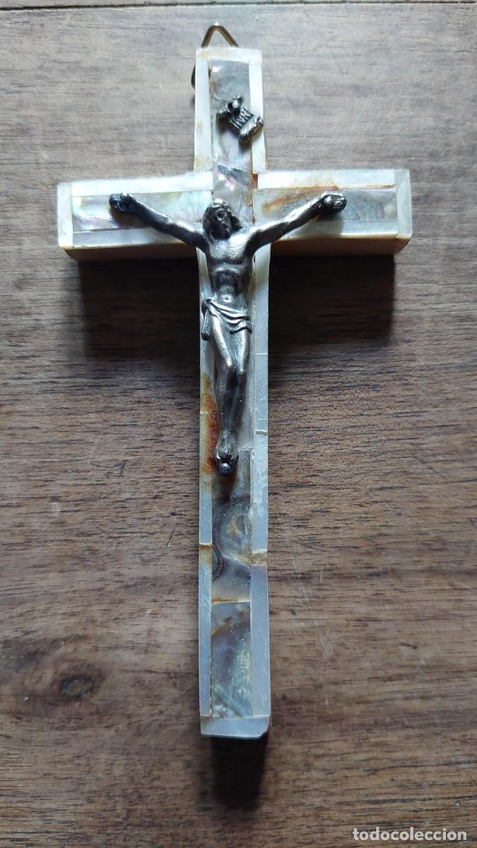 Antig&uuml;edades: Crucifijo de n&aacute;car y madera de Jerusalen - Foto 1
