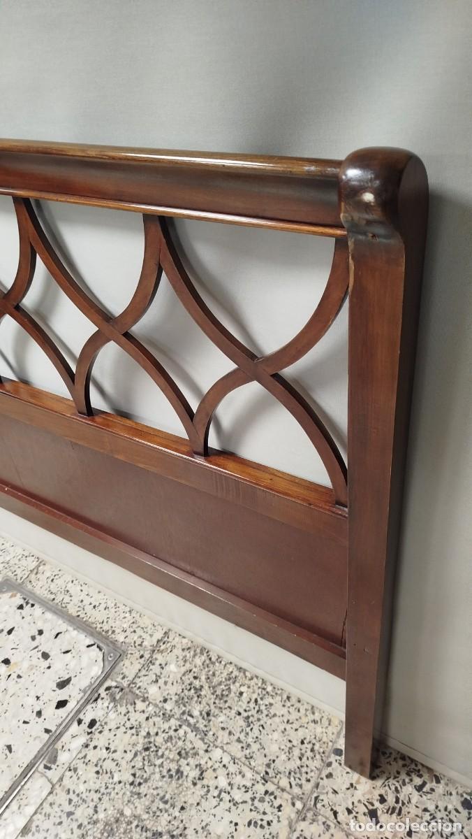 Antig&uuml;edades: CABECERO DE MADERA PARA CAMA DE 105 CM - Foto 8