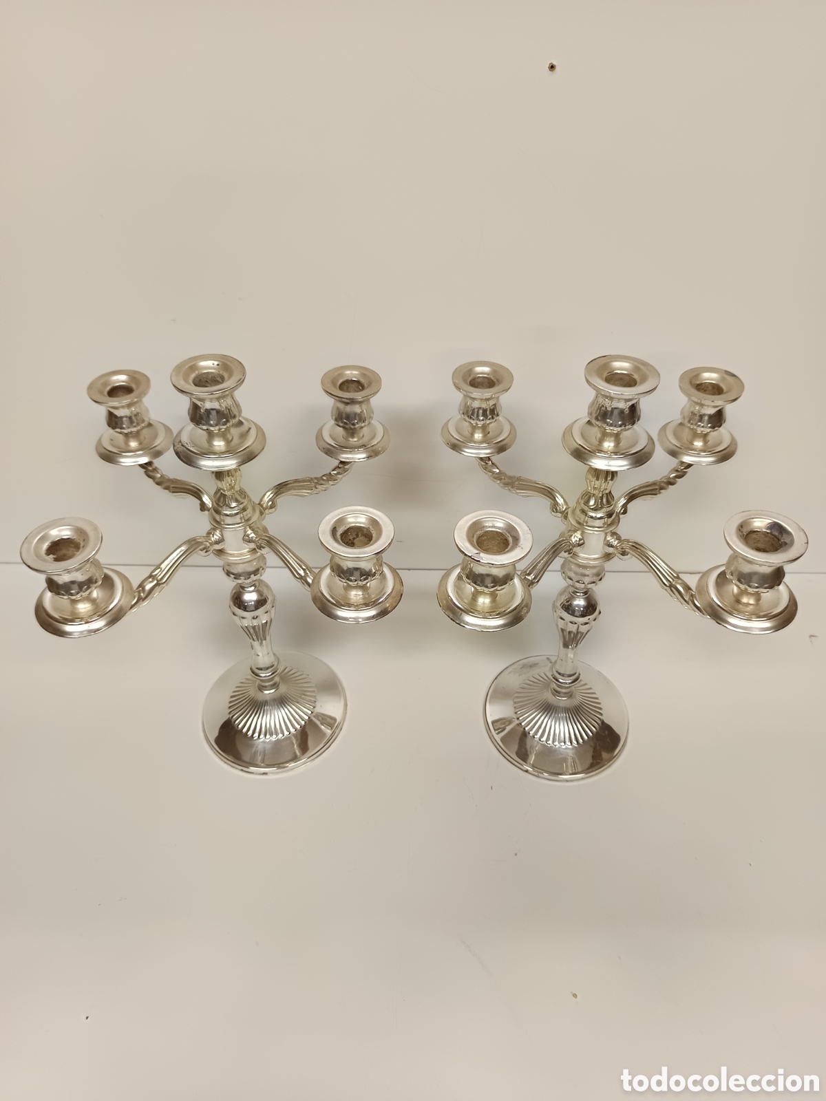 Antig&uuml;edades: Pareja de candelabros en alpaca - Foto 2