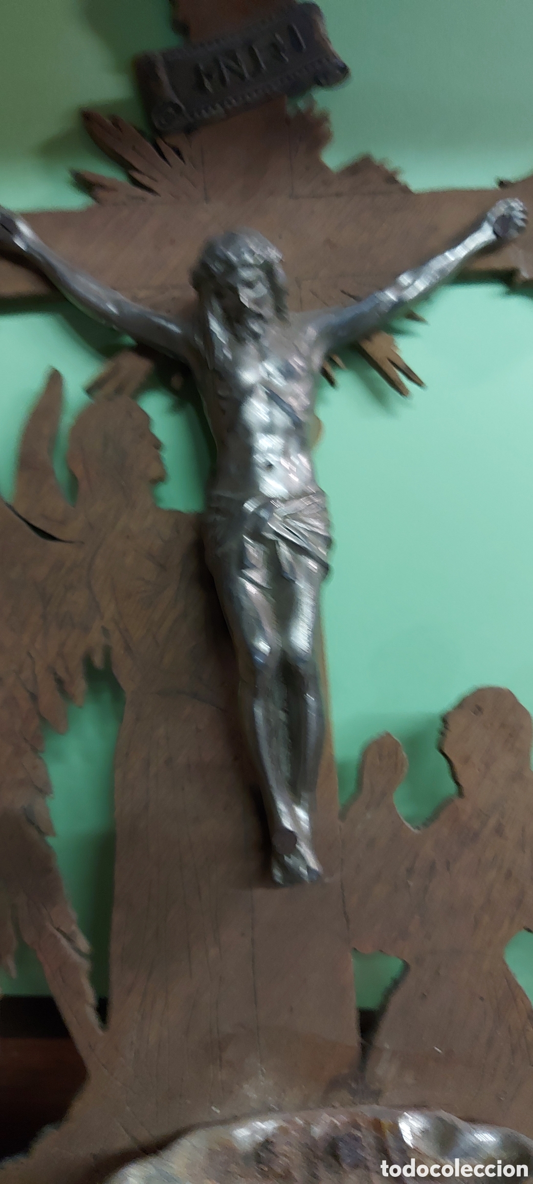 Antig&uuml;edades: TALLA DE MADERA CON UN CRISTO DE PLATA - Foto 3