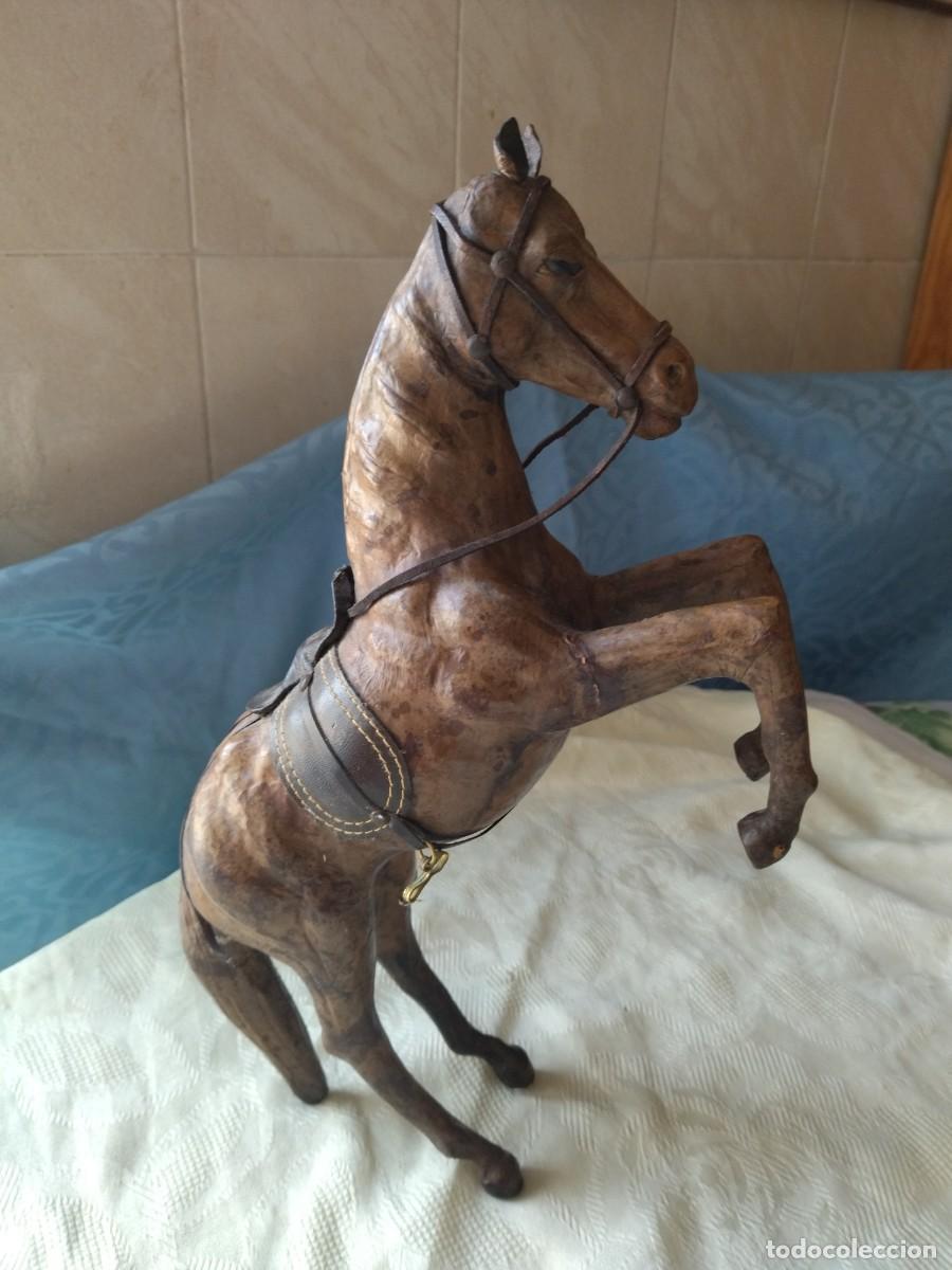 Antig&uuml;edades: Antiguo caballo forrado de cuero. - Foto 2