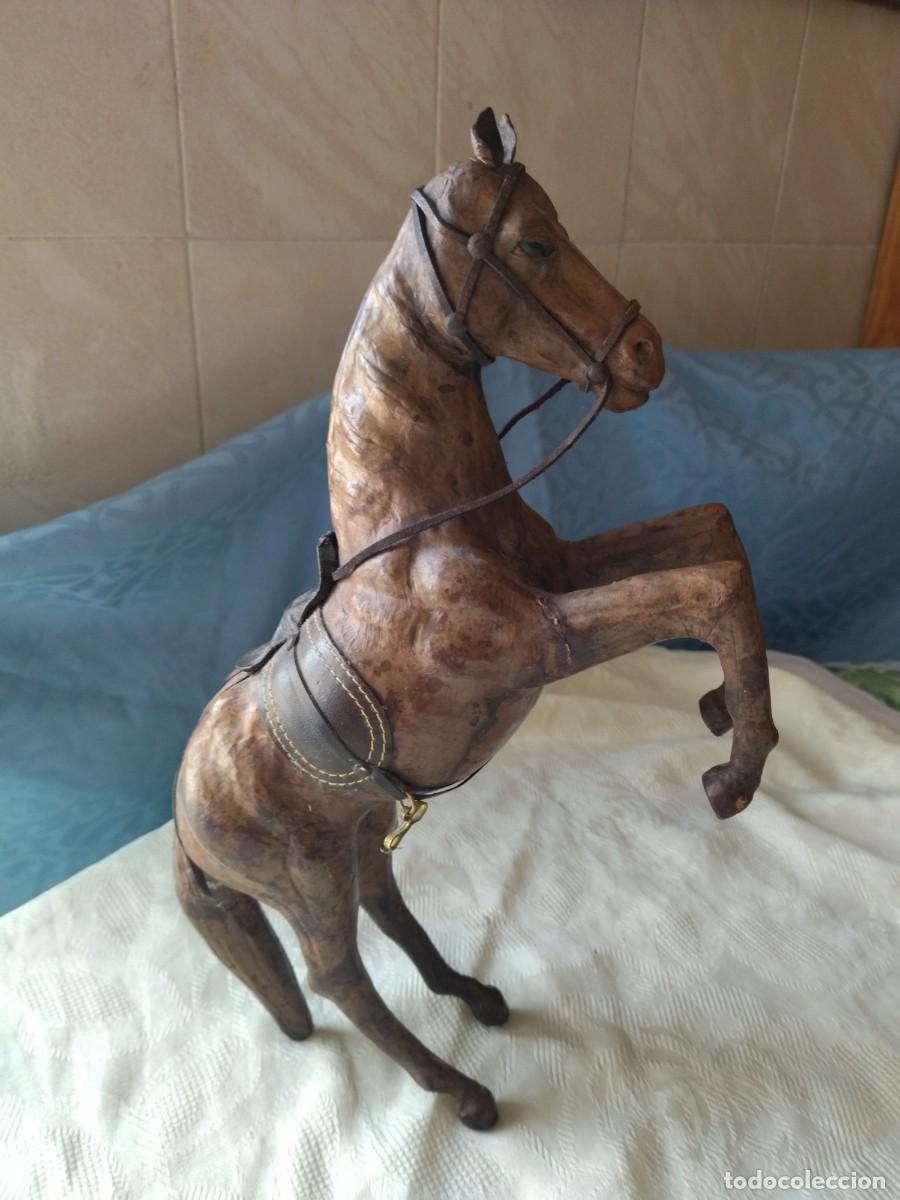 Antig&uuml;edades: Antiguo caballo forrado de cuero. - Foto 3