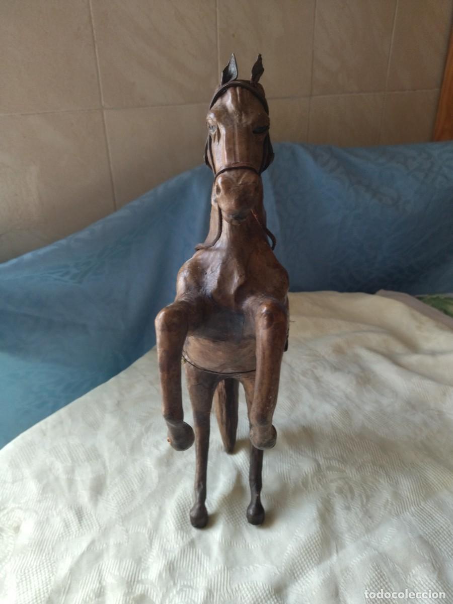 Antig&uuml;edades: Antiguo caballo forrado de cuero. - Foto 4