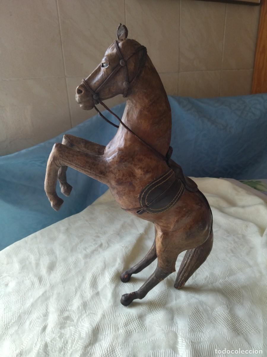 Antig&uuml;edades: Antiguo caballo forrado de cuero. - Foto 6