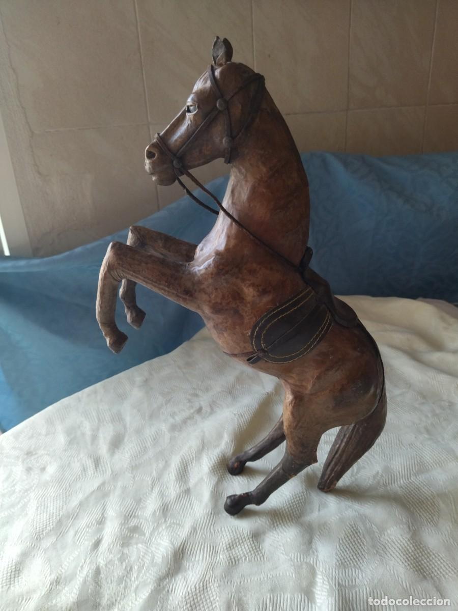 Antig&uuml;edades: Antiguo caballo forrado de cuero. - Foto 7