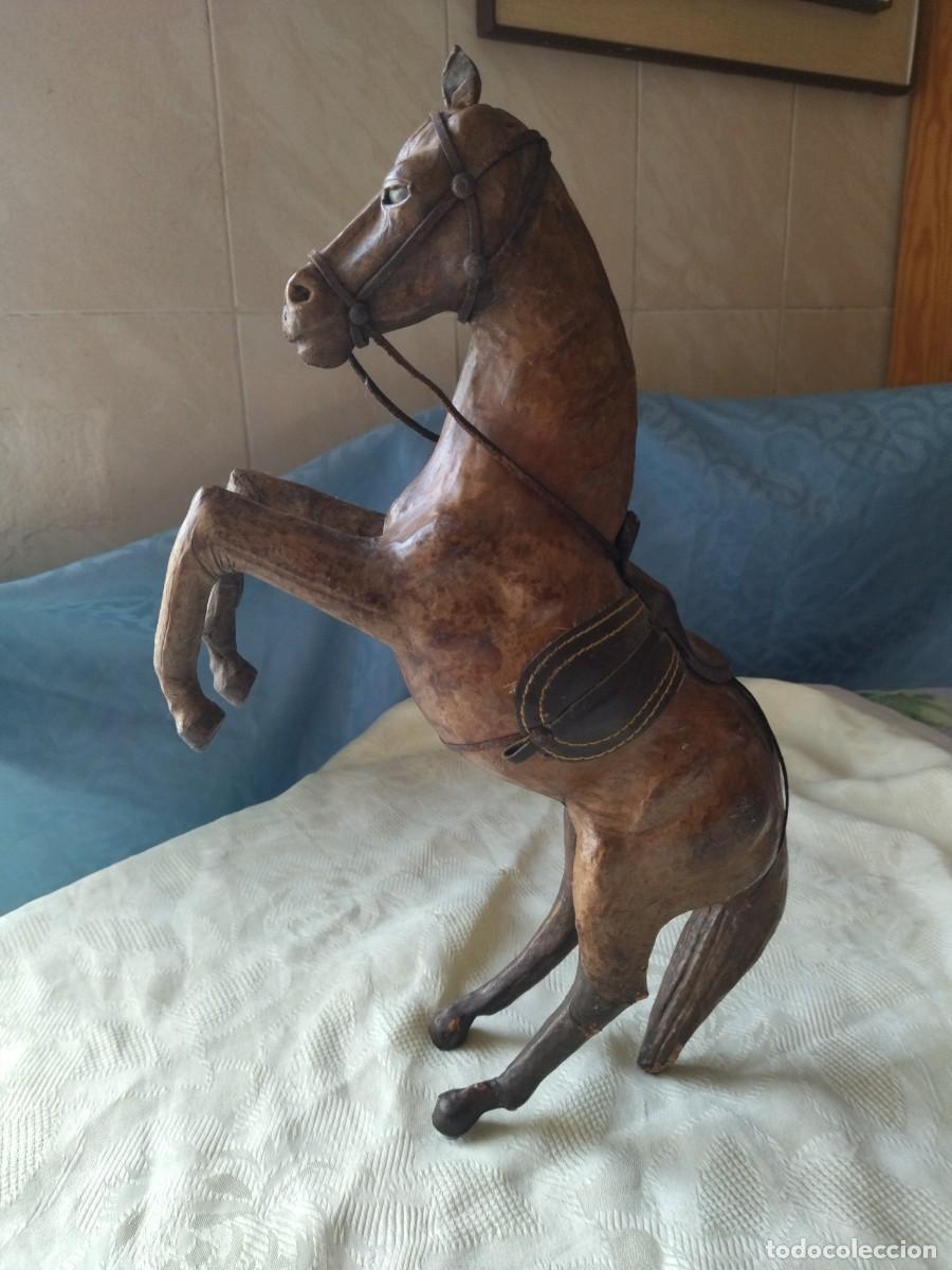 Antig&uuml;edades: Antiguo caballo forrado de cuero. - Foto 8