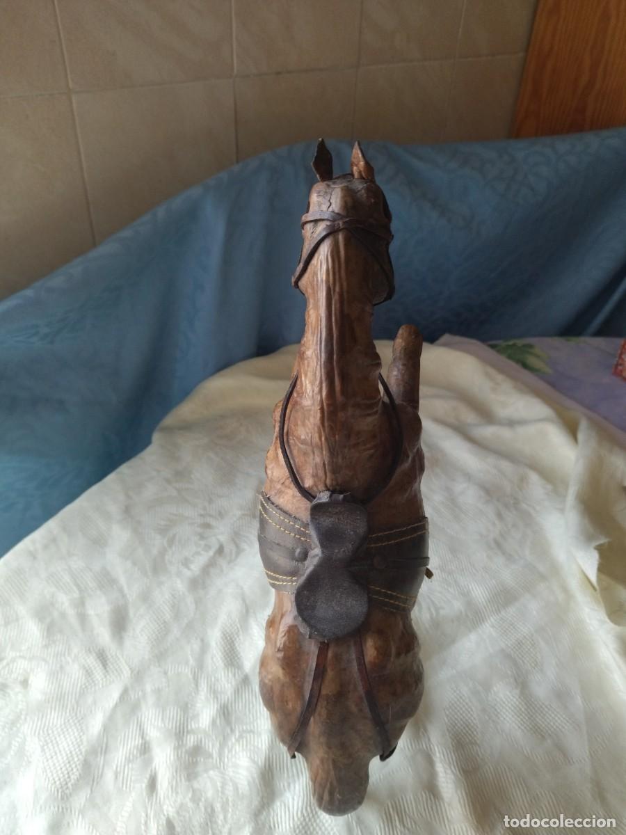 Antig&uuml;edades: Antiguo caballo forrado de cuero. - Foto 12