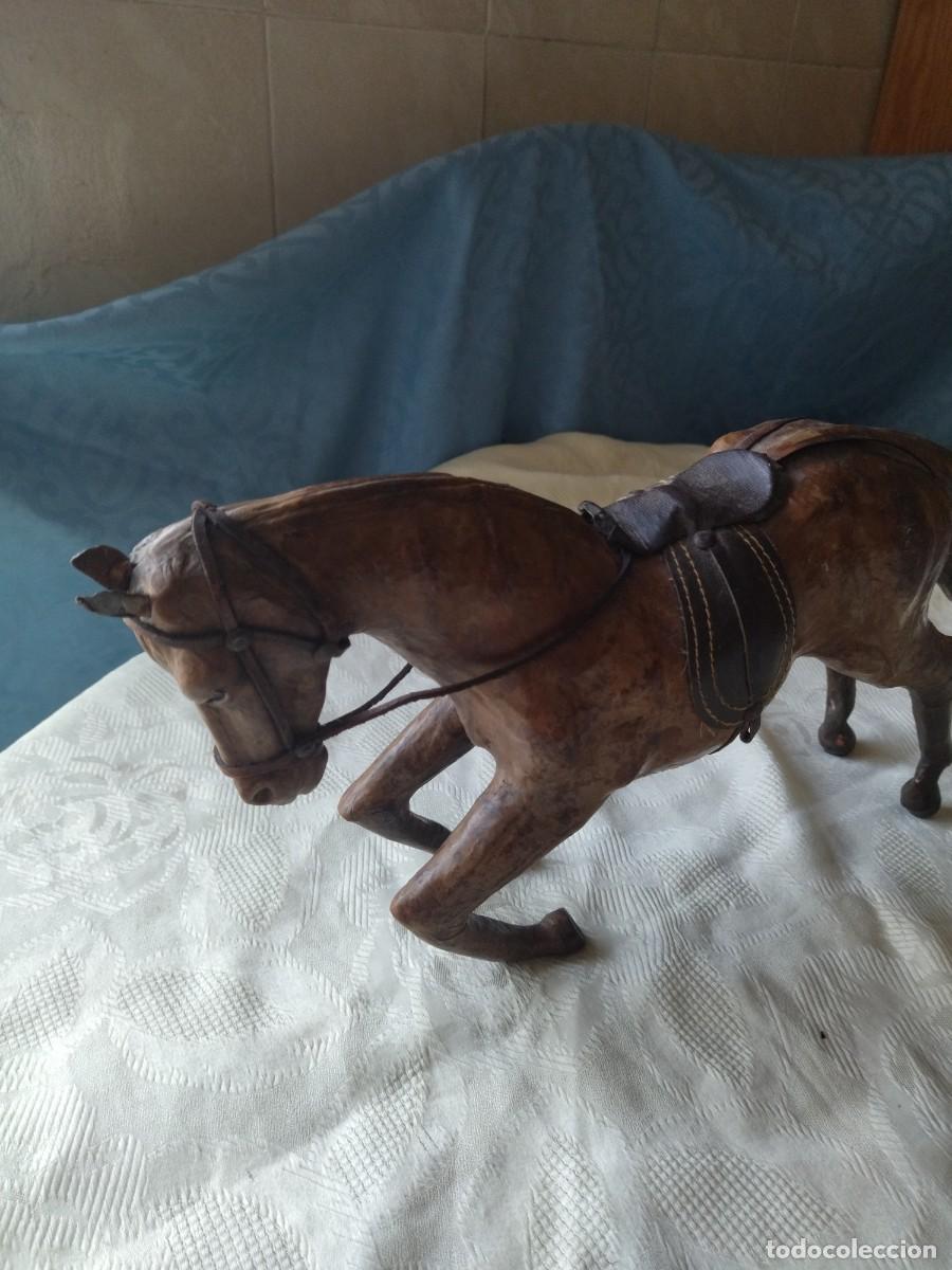 Antig&uuml;edades: Antiguo caballo forrado de cuero. - Foto 16