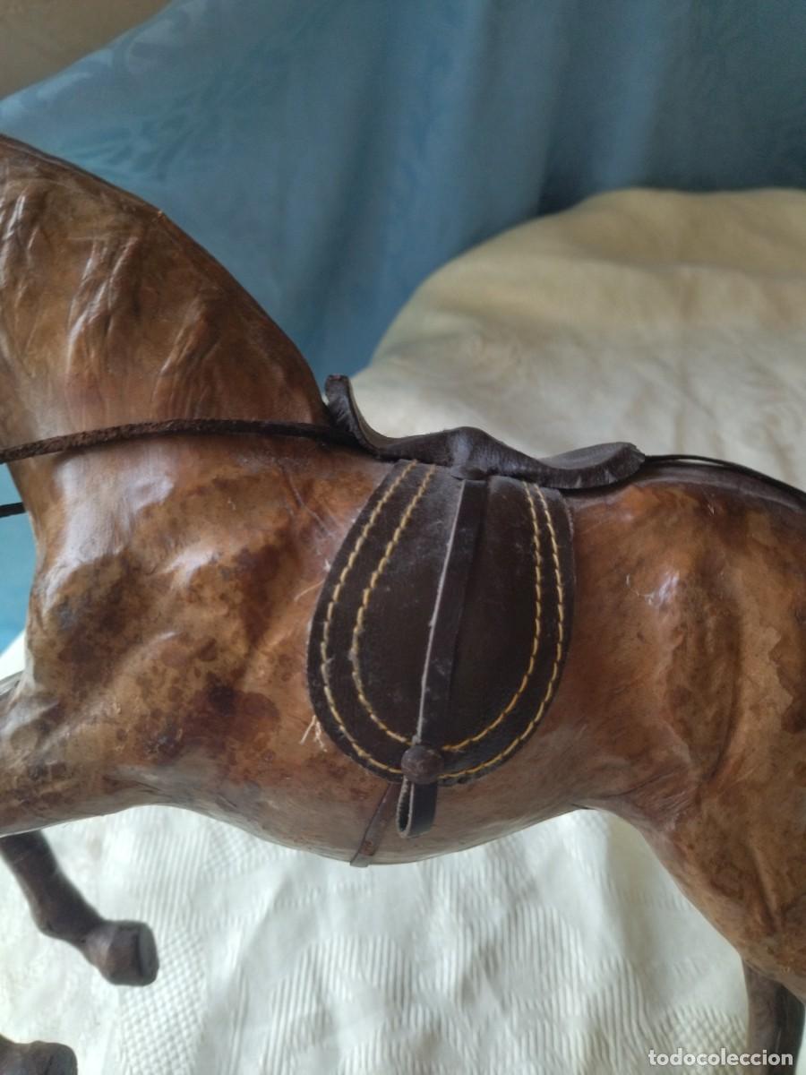 Antig&uuml;edades: Antiguo caballo forrado de cuero. - Foto 19
