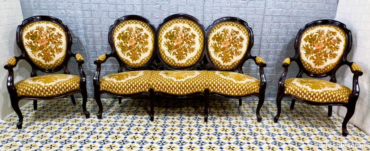 Antig&uuml;edades: Tresillo estilo Luis XV en madera de caoba - Foto 1
