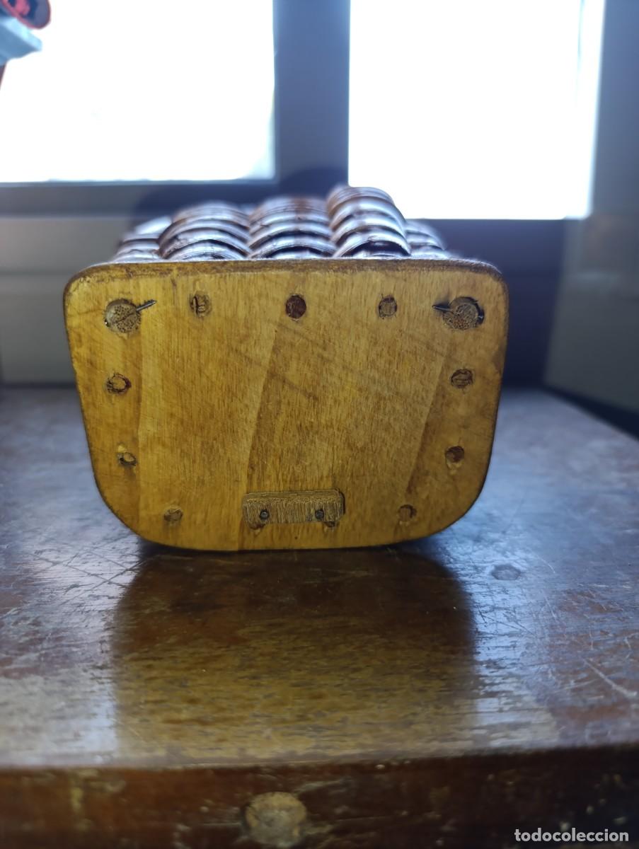 Antig&uuml;edades: Cestita de madera y mimbre - Foto 5