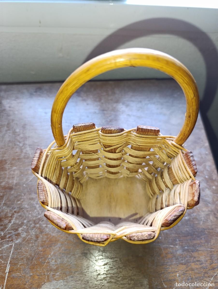 Antig&uuml;edades: Cestita de madera y mimbre - Foto 6