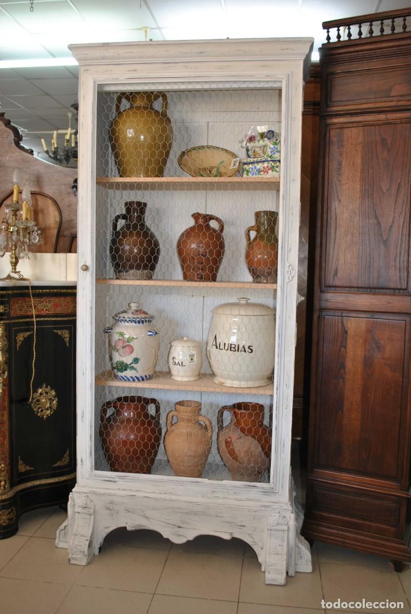 Antig&uuml;edades: VITRINA BLANCA DE MADERA DECAPADA - Foto 1