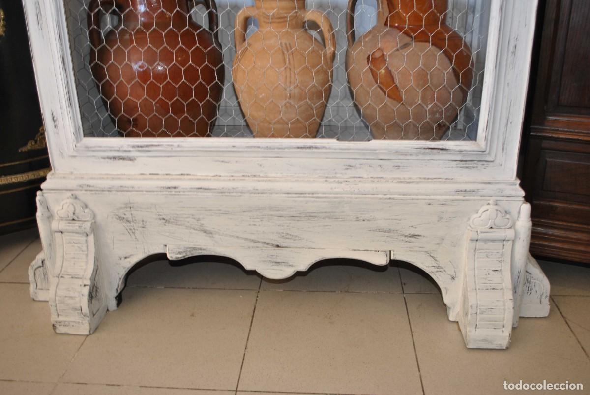 Antig&uuml;edades: VITRINA BLANCA DE MADERA DECAPADA - Foto 6