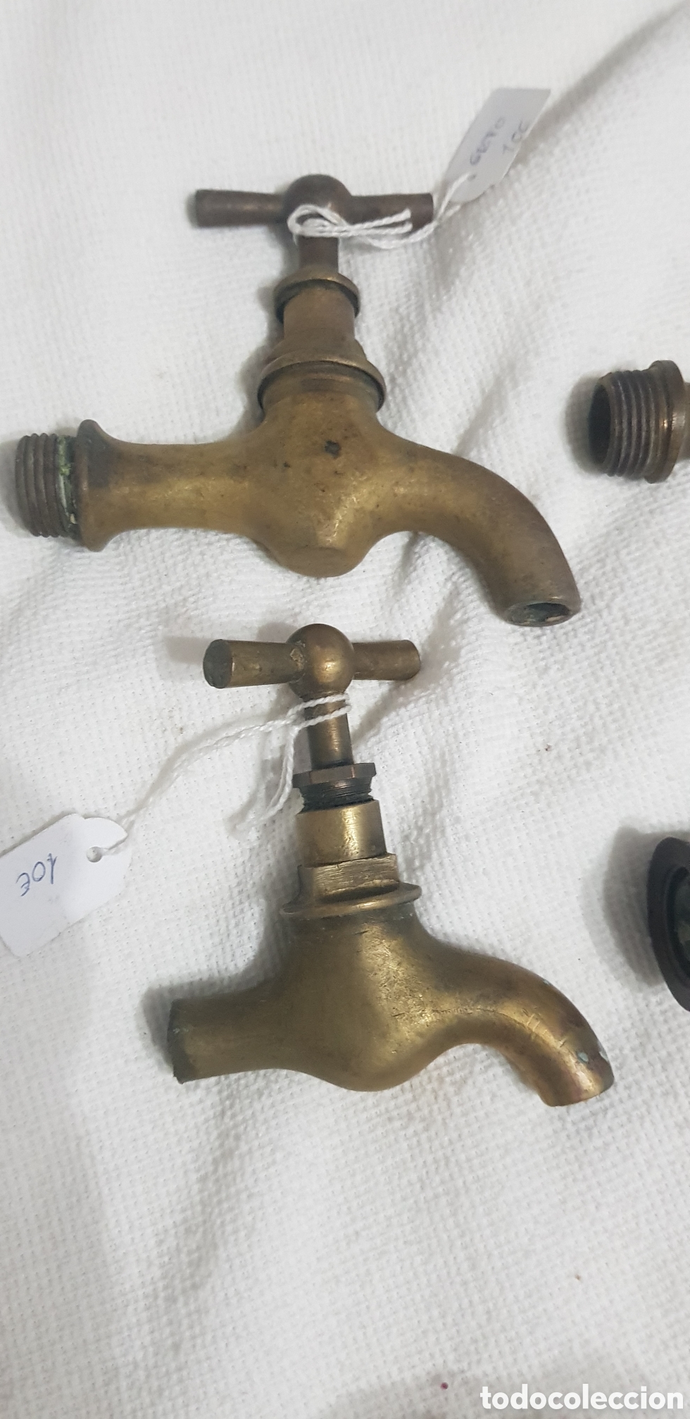 Antig&uuml;edades: Cuatro grifos antiguos de bronce - Foto 2