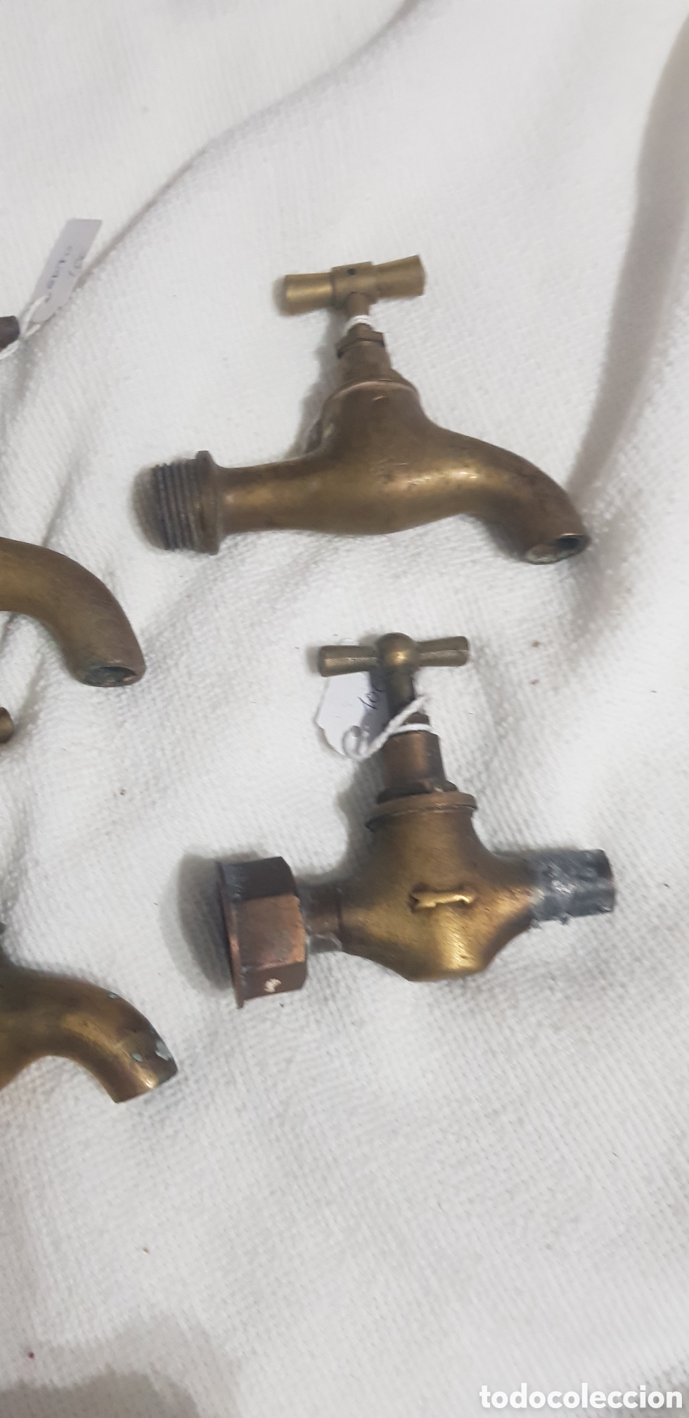 Antig&uuml;edades: Cuatro grifos antiguos de bronce - Foto 1