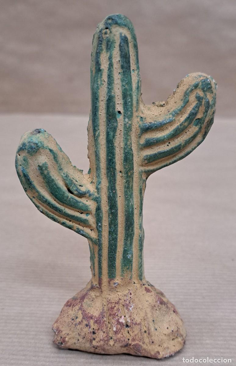 Antig&uuml;edades: Figura de cactus en barro - Foto 1