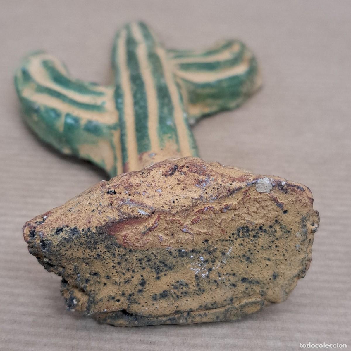 Antig&uuml;edades: Figura de cactus en barro - Foto 4