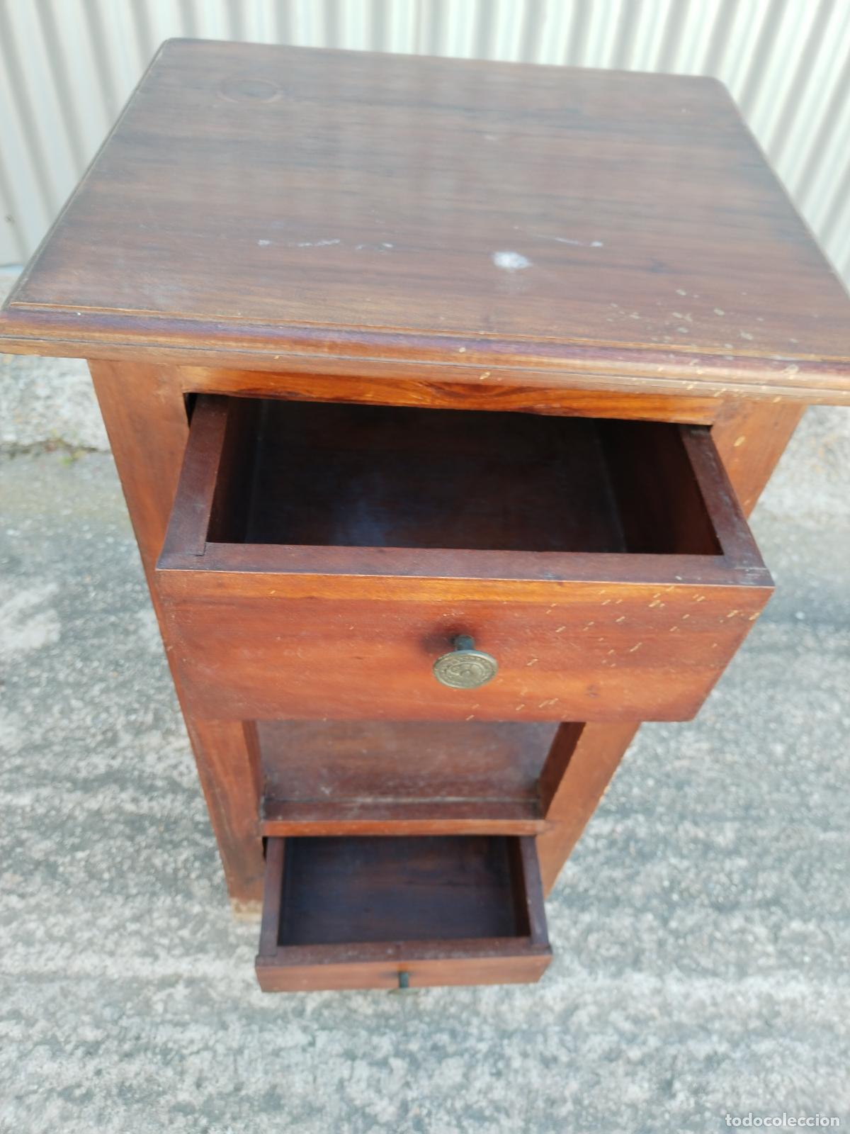 Antig&uuml;edades: mesa auxiliar de madera tropical - Foto 6