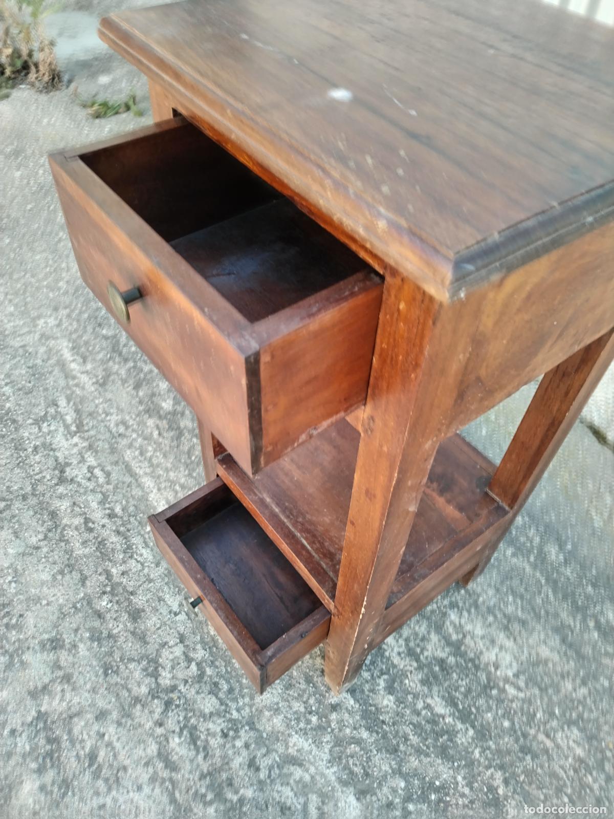 Antig&uuml;edades: mesa auxiliar de madera tropical - Foto 7