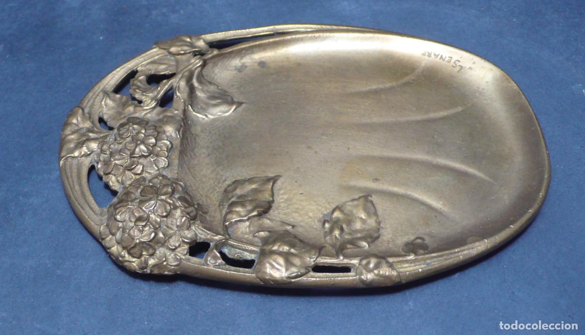Antig&uuml;edades: PEQUE&Ntilde;A BANDEJA DE BRONCE - Foto 1