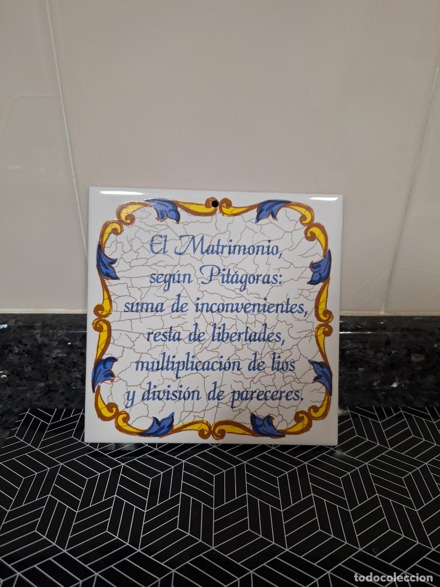 Antig&uuml;edades: Azulejo con refr&aacute;n.15X15 cm. - Foto 1