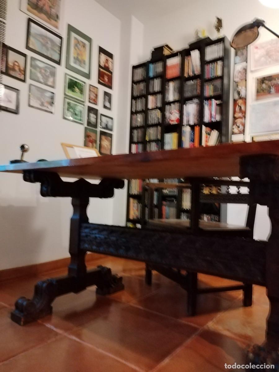 Antig&uuml;edades: Mesa de escritorio y silla tallada manualmente - Foto 1