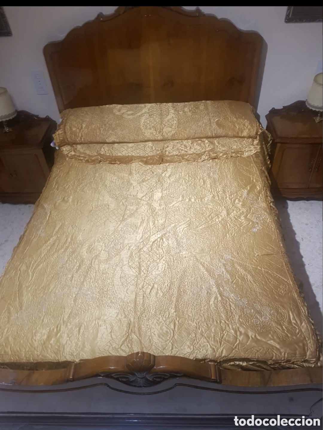 Antig&uuml;edades: Colcha de raso guateada - Foto 1