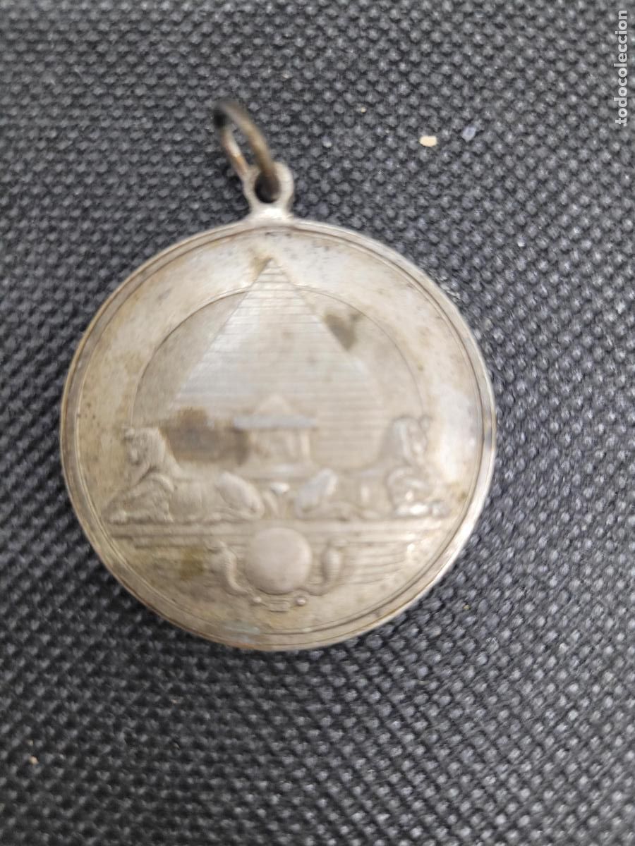 Antig&uuml;edades: MEDALLA CON PIRAMIDE NO CLASIFICADA - Foto 1