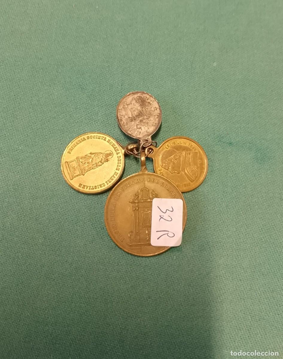 Antig&uuml;edades: Conjunto de 4 medallitas religiosas - Foto 1