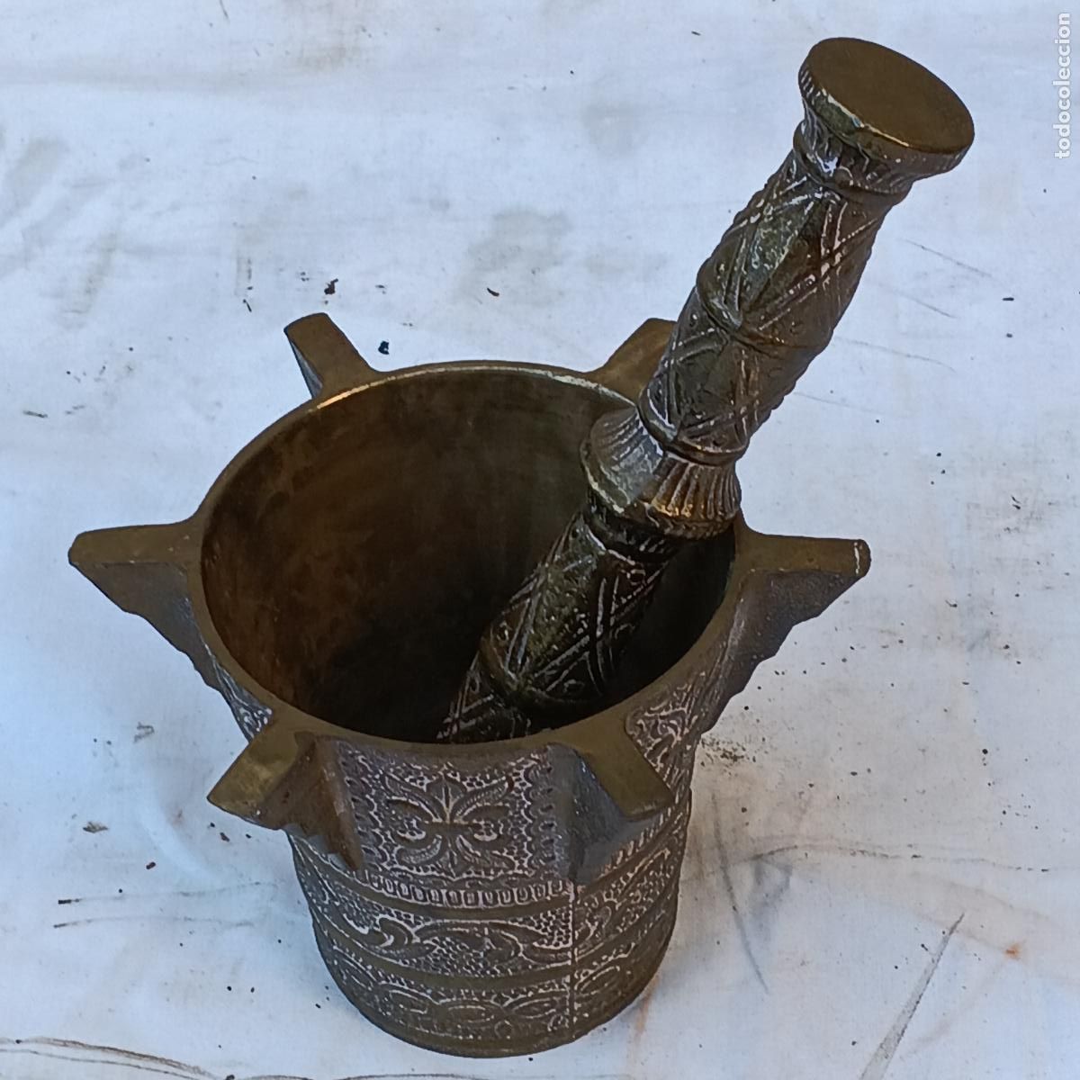Antig&uuml;edades: ALMIREZ O MORTERO DE BRONCE GRANDE CON SU MANO. - Foto 1
