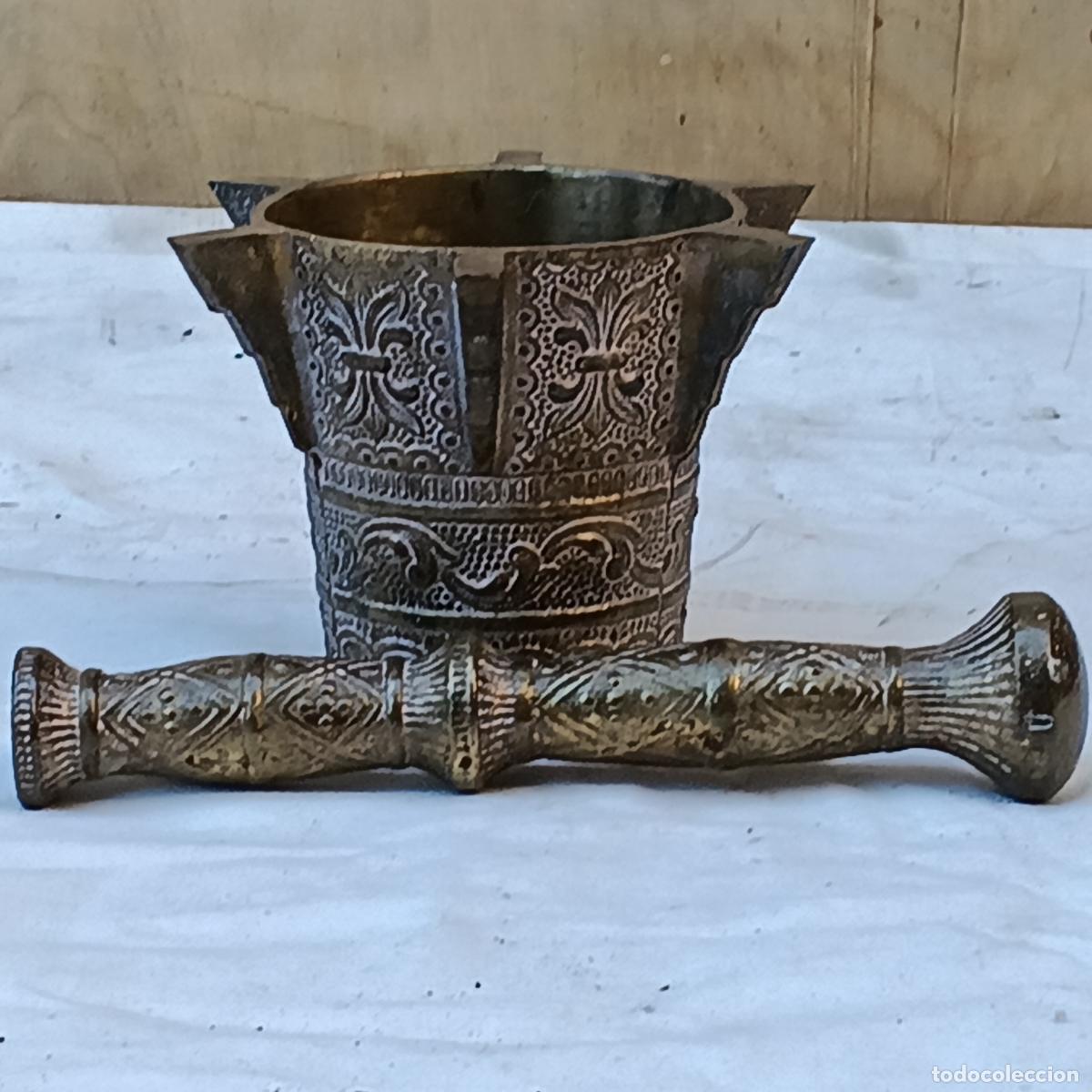 Antig&uuml;edades: ALMIREZ O MORTERO DE BRONCE GRANDE CON SU MANO. - Foto 2