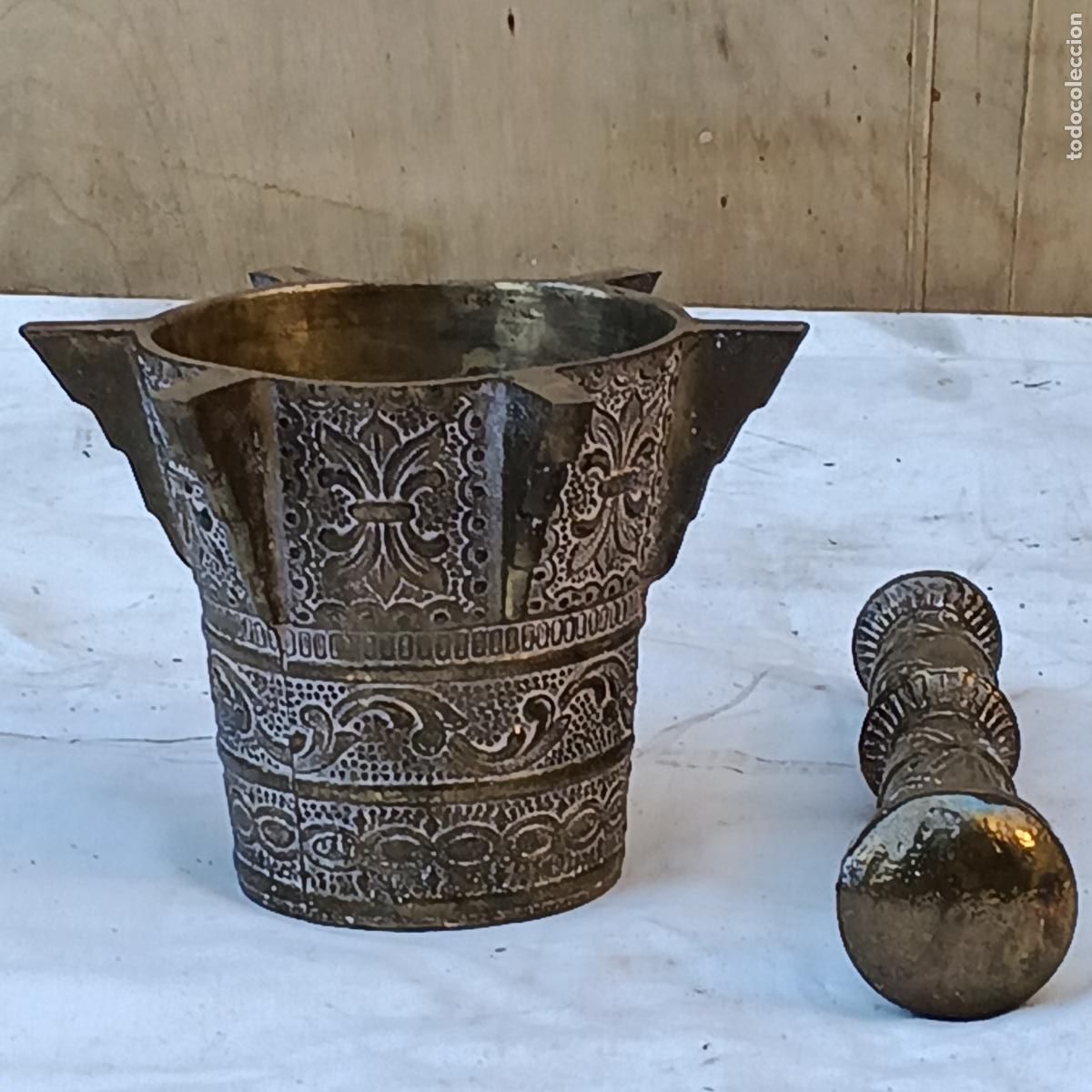 Antig&uuml;edades: ALMIREZ O MORTERO DE BRONCE GRANDE CON SU MANO. - Foto 3