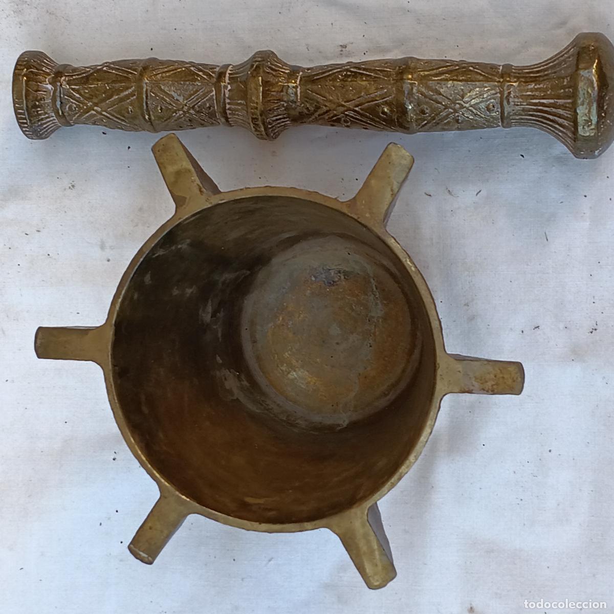 Antig&uuml;edades: ALMIREZ O MORTERO DE BRONCE GRANDE CON SU MANO. - Foto 4