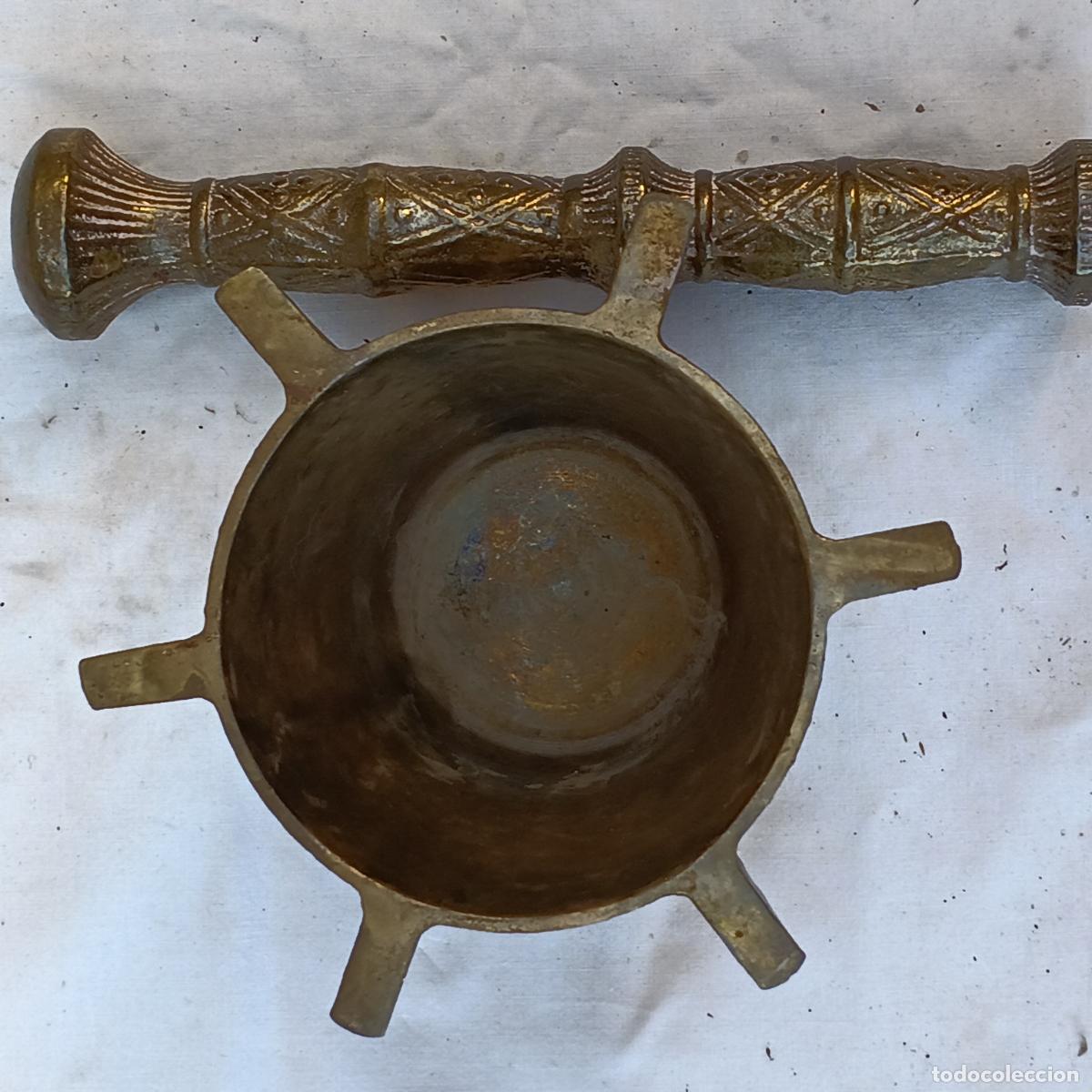Antig&uuml;edades: ALMIREZ O MORTERO DE BRONCE GRANDE CON SU MANO. - Foto 8