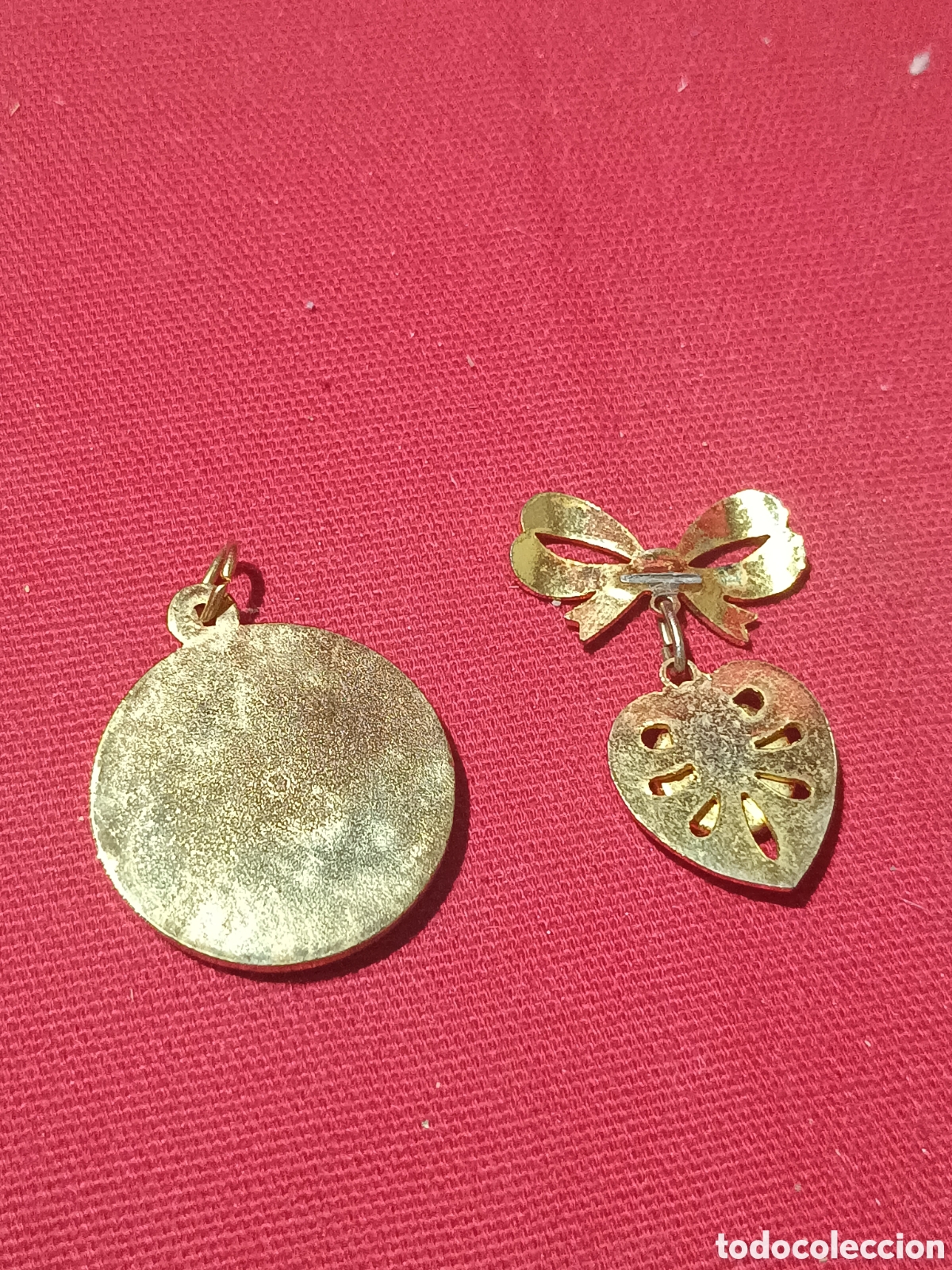 Antig&uuml;edades: Medalla y broche con imagen de virgen - Foto 2